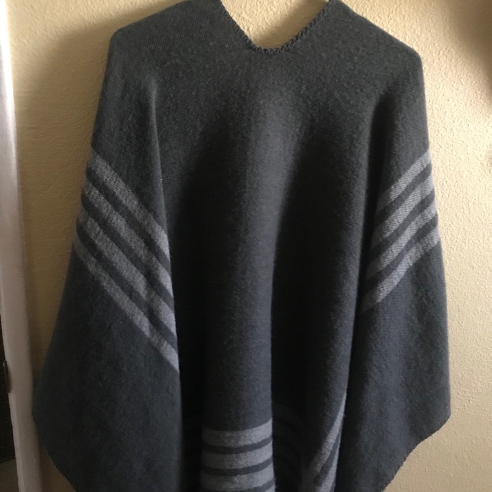 Ponchó shawls - Picture 2 of 10